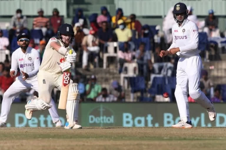 india-vs-england-injured-shubman-gill-taken-for-scans-after-blow-to-left-forearm