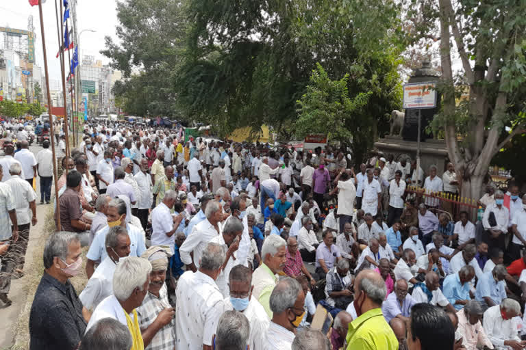 போக்குவரத்து கழக ஓய்வு பெற்ற தொழிலாளர்கள் போராட்டம்