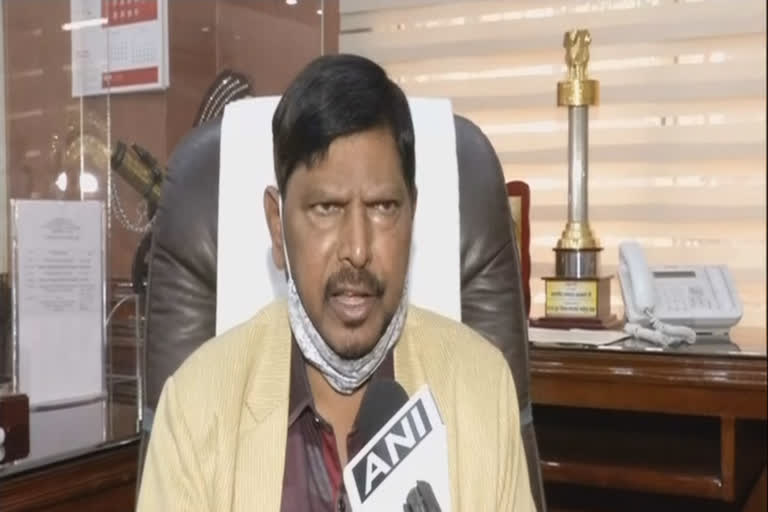 Athawale takes jibe on Rahul Gandhi over 'hum do hamare do' slogan