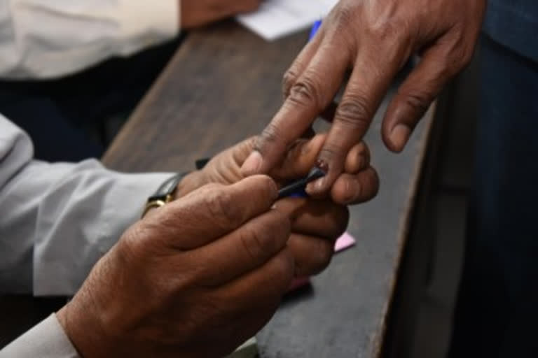 Andhra pradesh third phase panchayat elections polling has been started  തദ്ദേശ തെരഞ്ഞെടുപ്പ് ആന്ധ്രാപ്രദേശ്  ആന്ധ്രാപ്രദേശ് വാര്‍ത്തകള്‍  Andhra pradesh  Andhra pradesh news  തദ്ദേശ തെരഞ്ഞെടുപ്പ് 2021