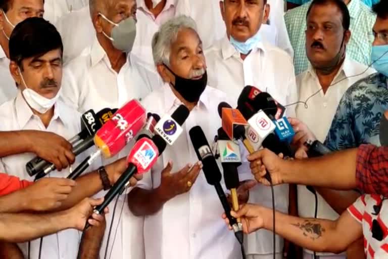 OOMMEN CHANDY  പിഎസ്‌സി ഉദ്യോഗാര്‍ഥികളുടെ സമരം  പിണറായി സര്‍ക്കാര്‍  ഉമ്മന്‍ ചാണ്ടി സര്‍ക്കാര്‍  സെക്രട്ടേറിയറ്റിന് മുന്നില്‍ ഉദ്യോഗാര്‍ഥികളുടെ സമരം  psc rank holder's strike  oommen chandy  oommen chandy against pinarayi vijayan