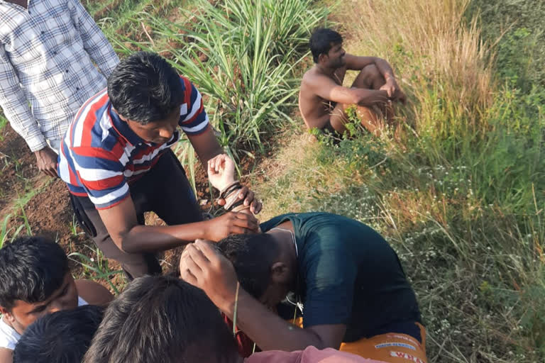 youths rescued five members, youths rescued five drowning, youths rescued five drowning in Dudhganga River, Dudhganga River news, ಐವರನ್ನು ರಕ್ಷಿಸಿದ ಯುವಕರು, ದೂಧಗಂಗಾ ನದಿಯಲ್ಲಿ ಮುಳಗುತ್ತಿರುವ ಐವರನ್ನು ರಕ್ಷಿಸಿದ ಯುವಕರು, ದೂಧಗಂಗಾ ನದಿ, ದೂಧಗಂಗಾ ನದಿ ಸುದ್ದಿ,