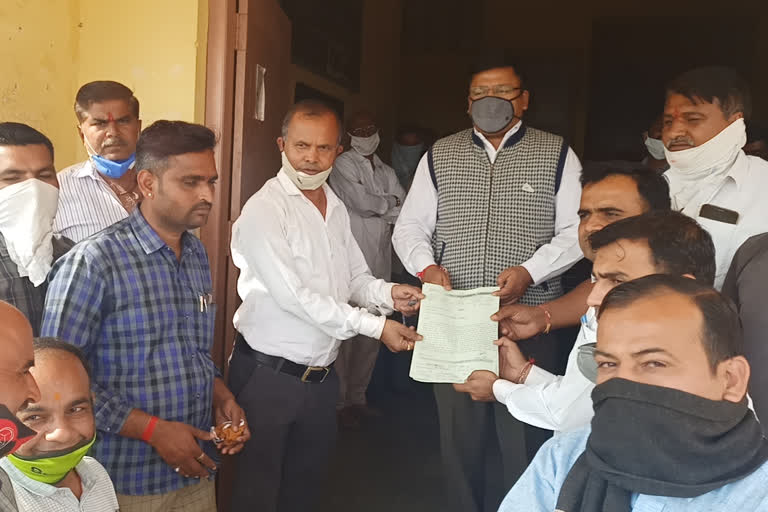 Vipra Foundation officials submitted memo, विप्र फाउण्डेशन के पदाधिकारियों ने सौंपा ज्ञापन