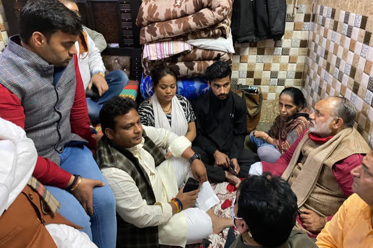 mayor jayprakash meet family of rinku sharma