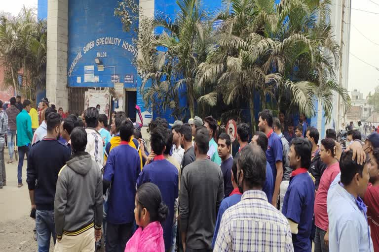 চাঁচল হাসপাতালে অস্থায়ী কর্মীদের কর্মবিরতি, ব্যাহত চিকিৎসা ব্যবস্থা