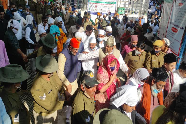 CM Ashok Gehlot,   Chadar presented in Ajmer Dargah