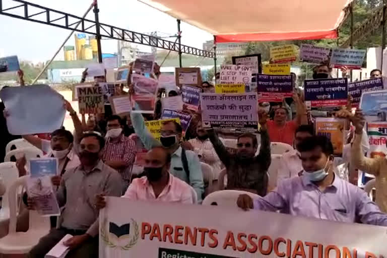 Parents protest in Azad Maidan against increase in school fees