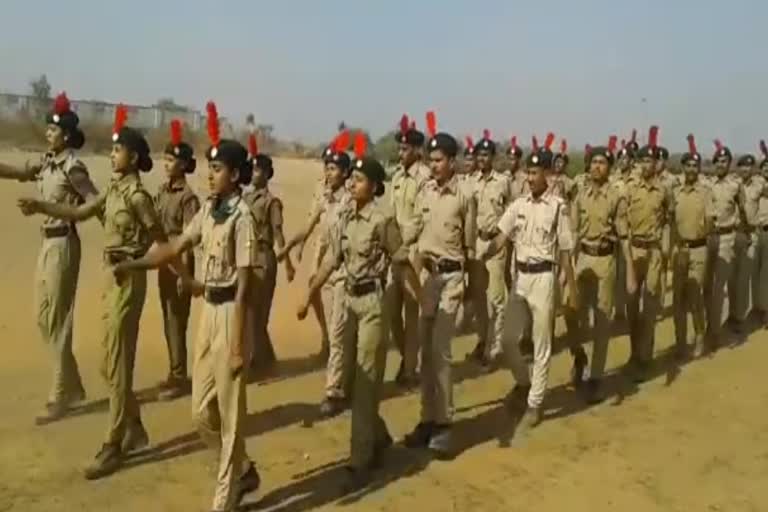 five days ncc camp in dungarpur, ncc cadates get training of pared, shooting,डूंगरपुर में एनसीसी की 10वीं राज बटालियन को प्रशिक्षण कैंप