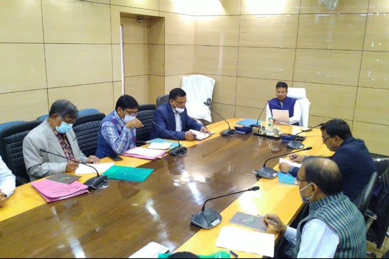 Dhanbad Deputy Commissioner Uma Shankar Singh reviewed schemes