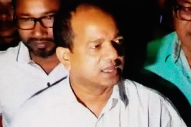 West Bengal Labor Minister Zakir Hussain was seriously injured in the bomb blast