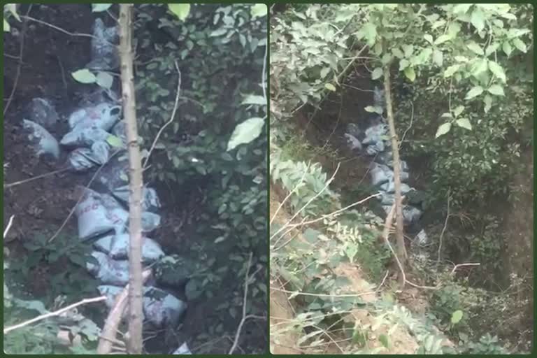 36 bags of government cement found in drain in Panyali, पन्याली में नाले में मिले सरकारी सीमेंट के 36 बैग