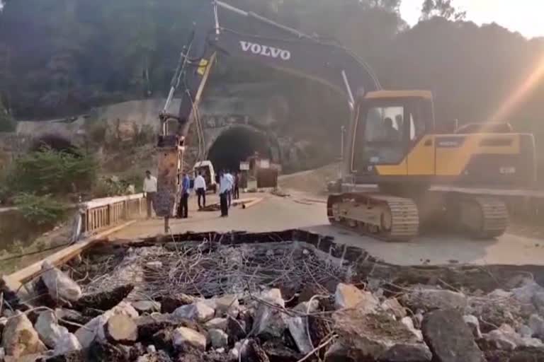 ಕಾರವಾರದಲ್ಲಿ ಇತಿಹಾಸದ ಪುಟ ಸೇರಿದ ಲಂಡನ್ ಬ್ರಿಡ್ಜ್