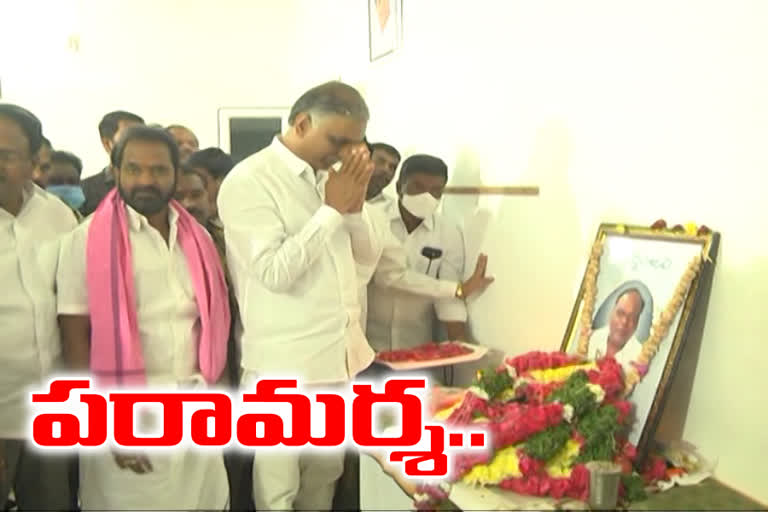 Minister Harish condolence to minister Srinivas Goud family