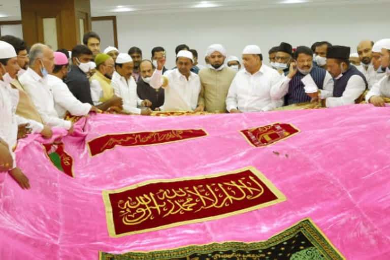 KCR presented  chader (Gilaf) at the Ajmer Dargah