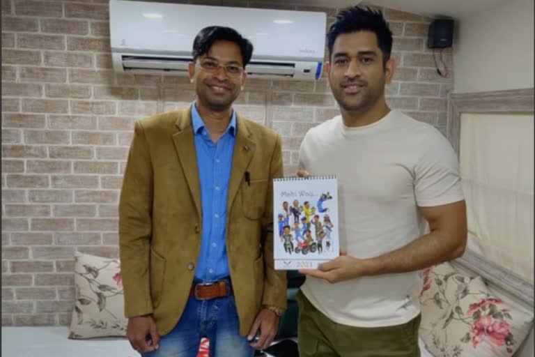 cartoonist-manoj-created-cartoon-calendar-related-to-dhoni-in-ranchi