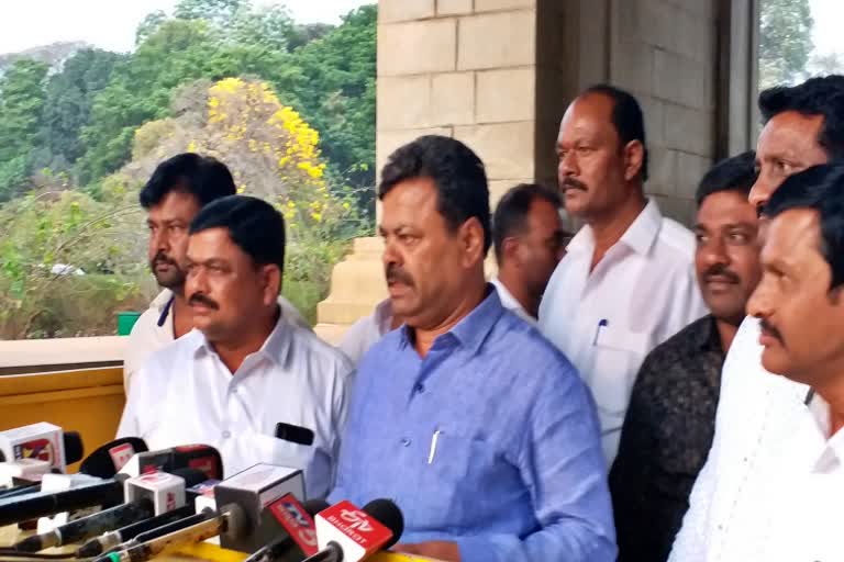 renukacharya-outrage-over-yatnal-statement