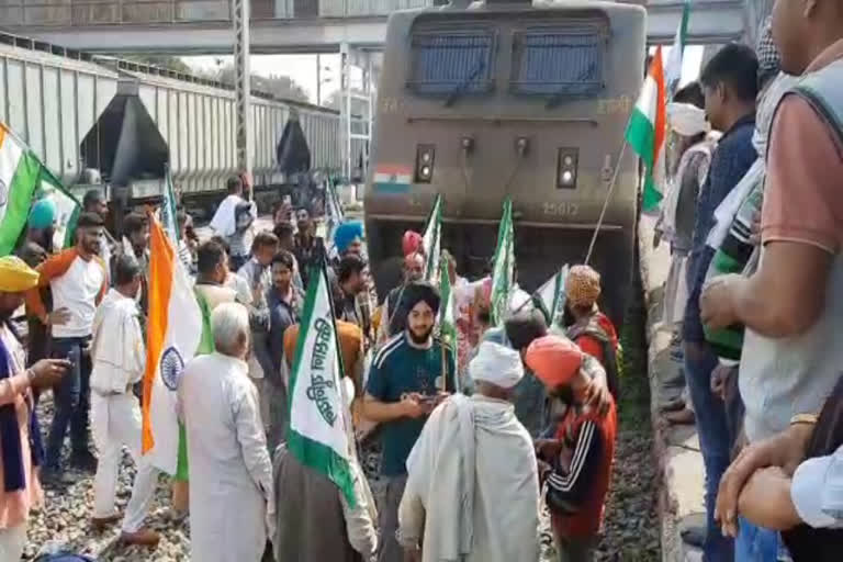farmers jammed railway tracks in Kurukshetra