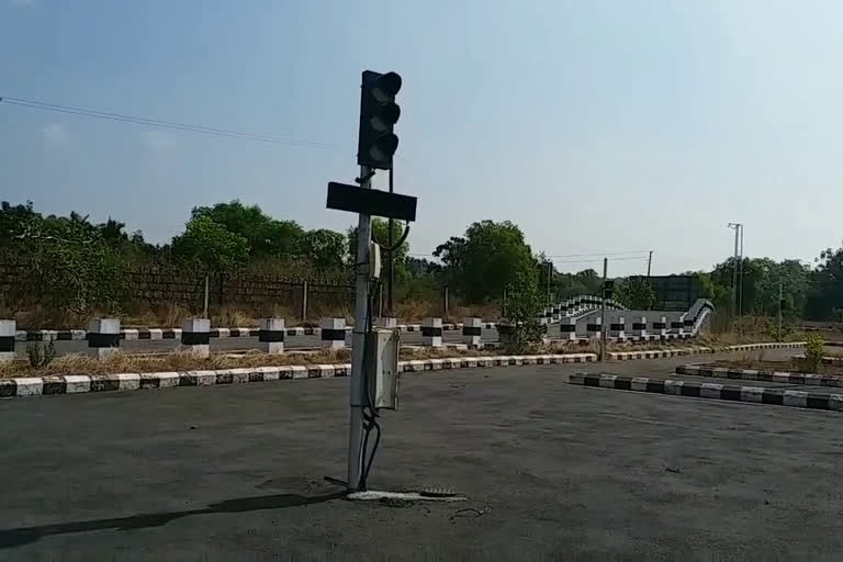 RTO  Kasargod Bela driving track  കോടികള്‍ ചെലവഴിച്ച് പണിതീര്‍ത്ത ഡ്രൈവിങ് ട്രാക്ക് നാശത്തിൻ്റെ വക്കിൽ  കംപ്യൂട്ടറൈസ്‌ഡ് മോട്ടോര്‍ ഡ്രൈവിങ് ട്രാക്ക്  കാസർകോട്