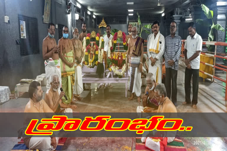 Yadadri Pathagutta Srilakshmi Narasimha Swamy began their  Adyanotsavalu