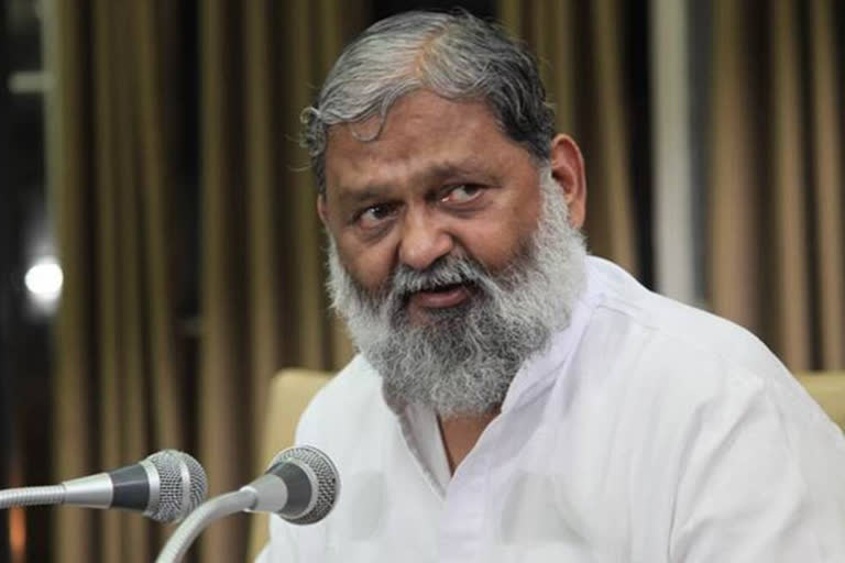 Sonia Gandhi  anil vij targets congress  anil vij on congress  anil vij latest news  Amitabh Bachchan  Akshay Kumar  Sonia Gandhi should apologise  Anil Vij over Nana Patole's statement  അനിൽ വിജ്  ഹാരാഷ്‌ട്ര കോൺഗ്രസ് പ്രസിഡന്‍റ് നാന പട്ടോല  ഹരിയാന ആഭ്യന്തരമന്ത്രി അനിൽ വിജ്  പ്രതികരിക്കാത്ത താരങ്ങൾ  അക്ഷയ്‌ കുമാർ വാർത്ത  അമിതാഭ്‌ ബച്ചൻ വാർത്ത  പ്രതികരിക്കാത്ത താരങ്ങൾ  നാന പട്ടോലയുടെ പരാമർശം