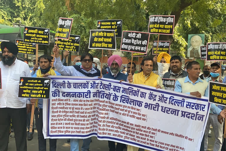 taxi drivers protest against government in jantar mantar