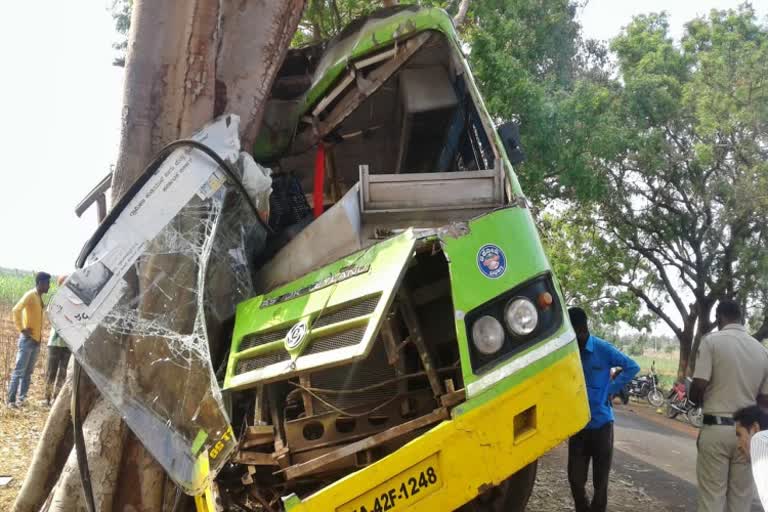 bus-accident-in-gokak-at-belgavi