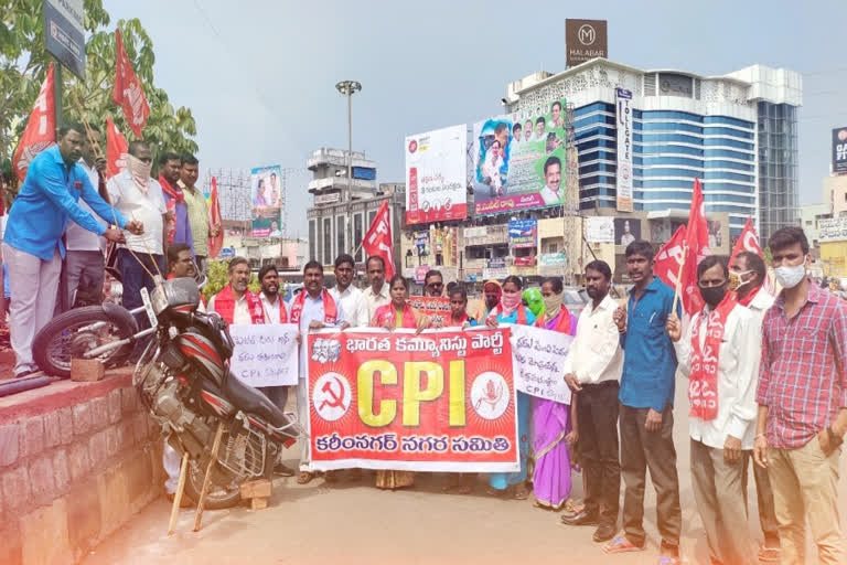 CPI leaders in Karimnagar staged a protest demanding reduction in petrol and diesel and cooking gas prices