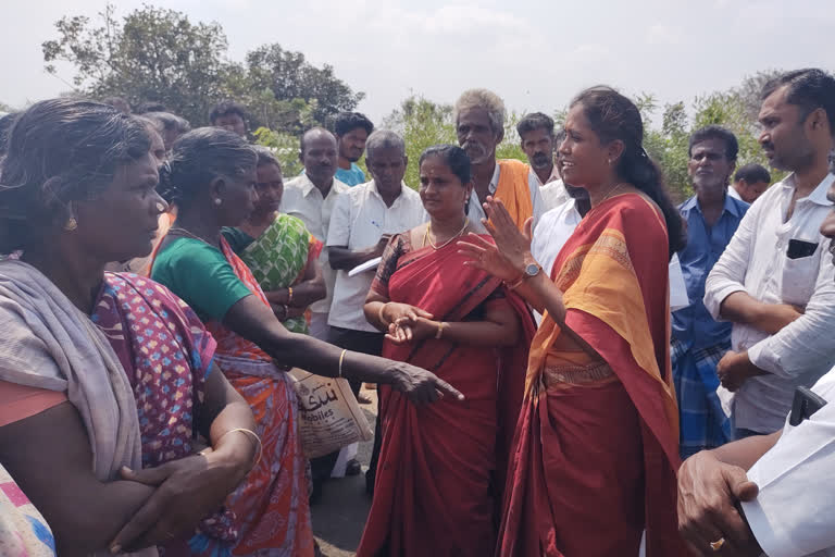 The rice served in the ration is of poor quality Public anguish to Jyoti Mani MP