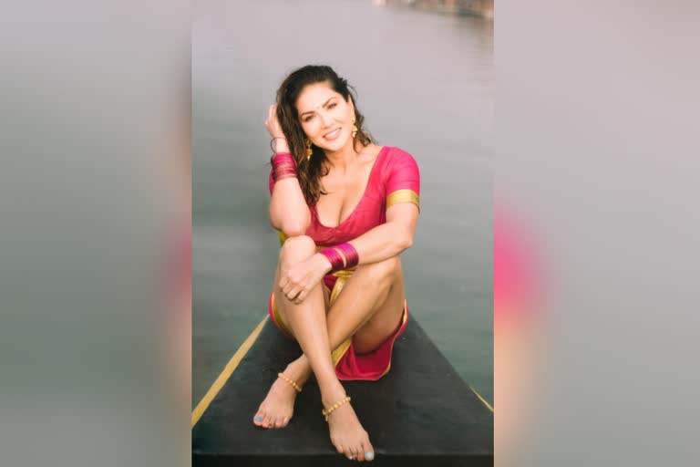 sunny-leone-did-a-photoshoot-in-kerala and post in instagram-fans-are-fascinated