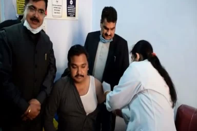 dc udhampur took first dose of covid vaccine