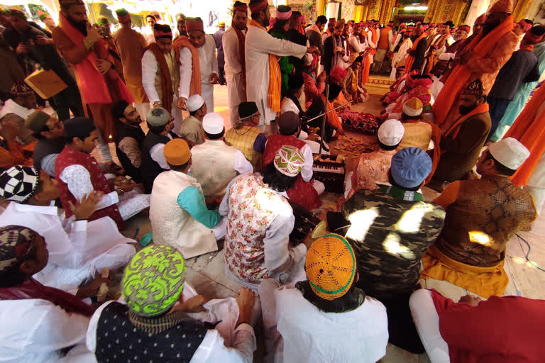 Urs in Mahana Sixth Dargah Complex, महाना छठी दरगाह परिसर में उर्स