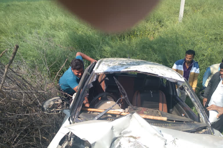 car collided with the tree in Jhunjhunu, Jhunjhunu latest news