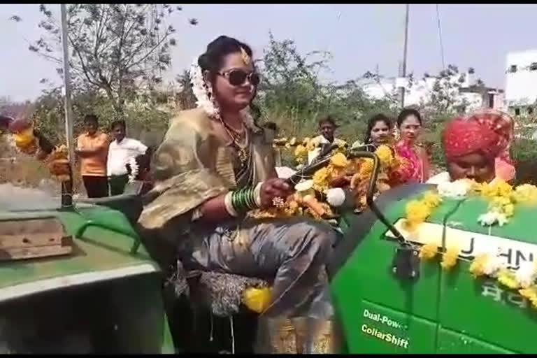 Yavatmal - The bride reached marriage ceremony by riding tractor; she said - I Support farmers movement
