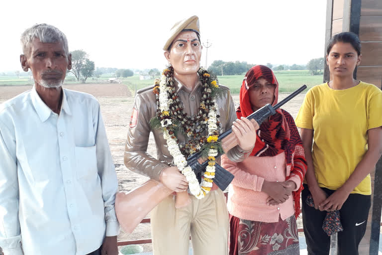 नीमकाथाना सीकर न्यूज़, statue of constable daughter