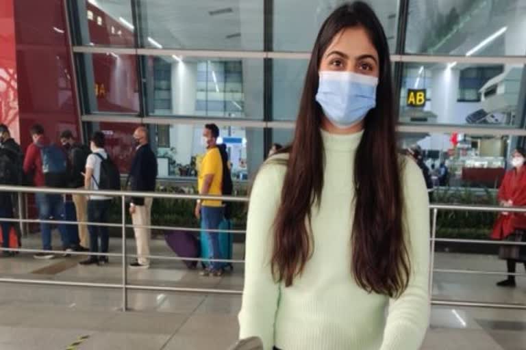 misbehaving-at-delhi-airport-with-shooter-manu-bhakar