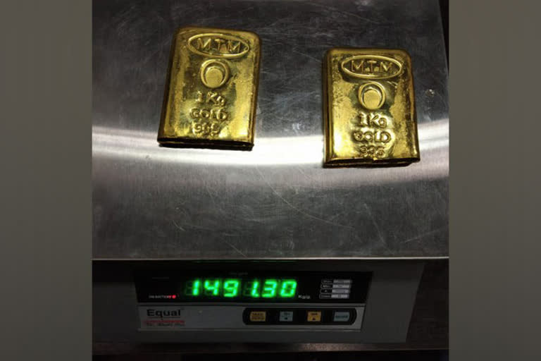 Jaipur Airport Customs seizes gold worth more than 70 lakhs  Jaipur Airport  Customs seizes gold  more than 70 lakhs  ജയ്പൂര്‍ വിമാനത്താവളത്തില്‍ നിന്ന് ഒന്നരകിലോഗ്രാം സ്വര്‍ണ്ണം പിടിച്ചു  ജയ്പൂര്‍ വിമാനത്താവളം  ഒന്നരകിലോഗ്രാം സ്വര്‍ണ്ണം പിടിച്ചു  സ്വര്‍ണ്ണം  കസ്റ്റംസ്