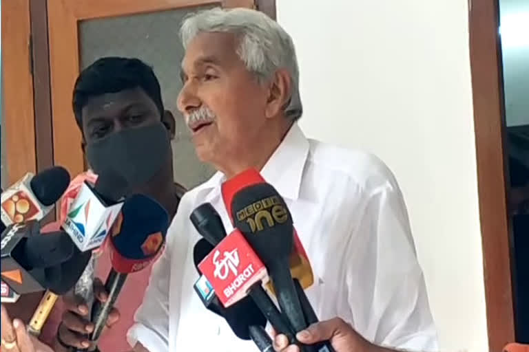 Oommen Chandy wants CM hold discussions job seekers  ഉദ്യോഗാർഥികളുമായി മുഖ്യമന്ത്രിയുടെ ചര്‍ച്ച  തിരുവനന്തപുരം  സെക്രട്ടറിയേറ്റിനു മുന്നില്‍ സമരം ചെയ്യുന്ന ഉദ്യോഗാർഥികൾ  job seekers  Oommen Chandy