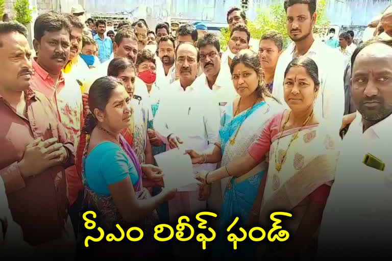 telangana health minister etela rajender has given cm relief fund cheque to road accident victims