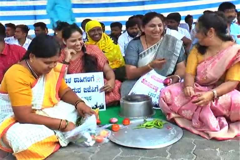 ಕಾಂಗ್ರೆಸ್ ಸಮಿತಿಯಿಂದ ವಿನೂತನ ಪ್ರತಿಭಟನೆ