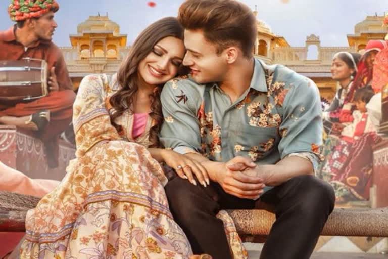 himanshi-khurana-asim-riaz-got-engaged-punjabi-singer-shared-a-photo-of-heart-shaped-diamond-ring