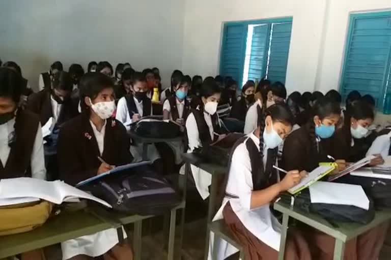 corona positive cases are being found in the schools of surajpur