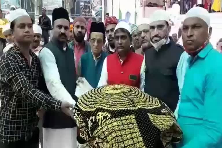 Om Birla offered chadar,   809th Urs of Khwaja Garib Nawaz