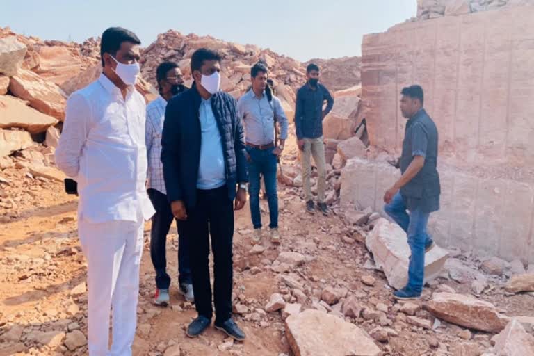 Telangana building minister visits Dhaulpur, observes sandstone mines