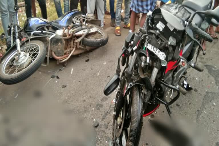 Accident between three bikes