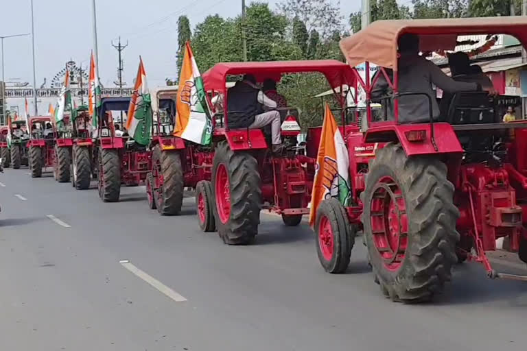 Congress holds tractor rally