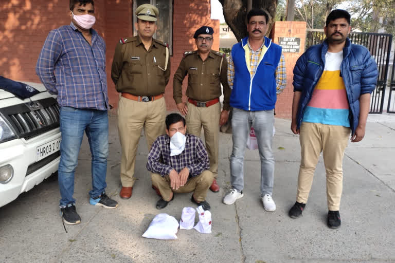 Accused arrested in Panchkula with one kg 476 gram sawdust