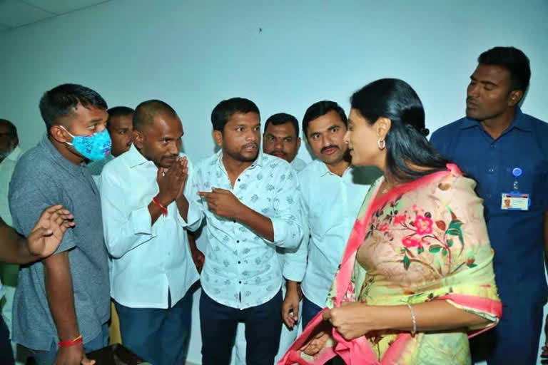 trs-mlas-son-met-ys-sharmila-in-hyderabad