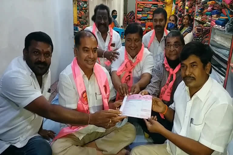 MLA Vinaya Bhaskar participated in the trs party membership registration programme at hanmakonda