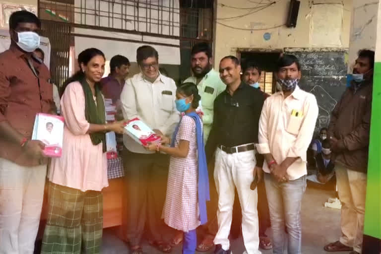 Distributes Note Books to Round Table School Students