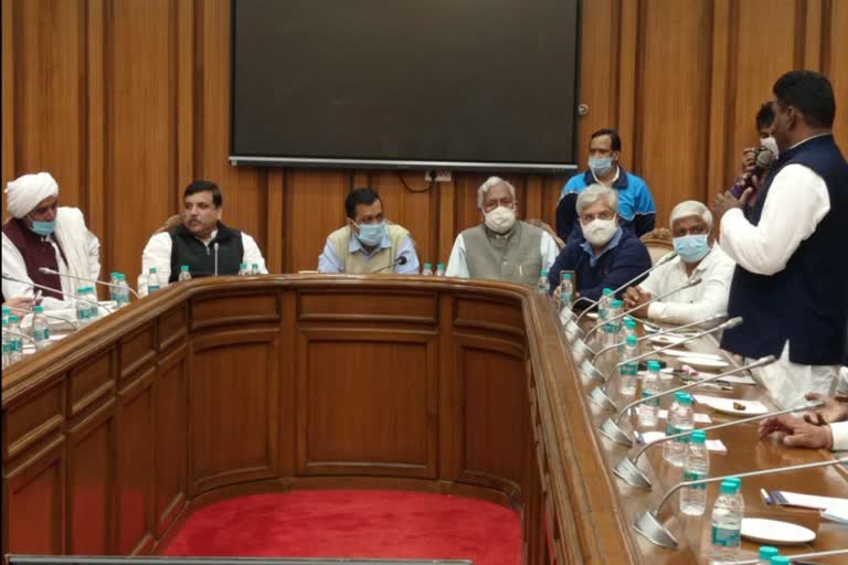 CM  kejriwal hold a meeting with farmers in assembly